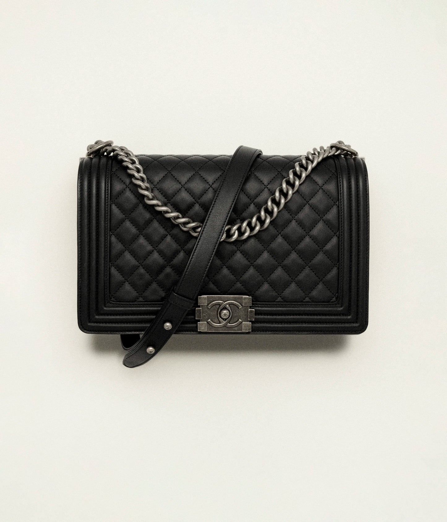 Chanel Le boy 25CM